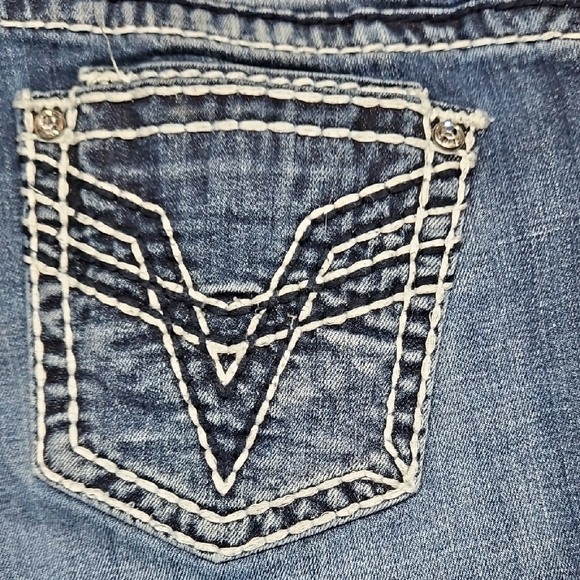 Gently Used Vigoss Dublin Capris - Picture 3 of 6